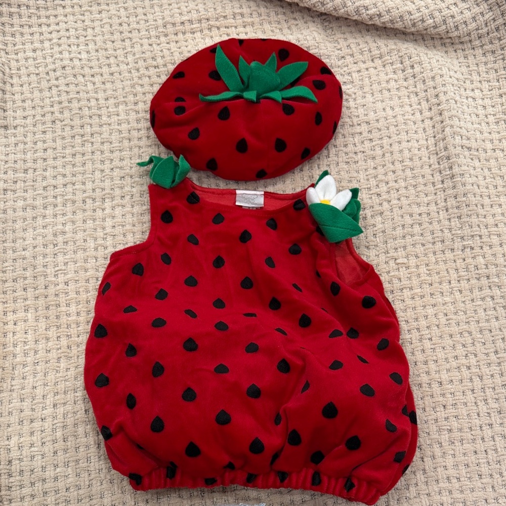 Strawberry-Themed Red Baby costume with Hat. 3-6 months